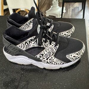 Nike Black and White Huarache Sneakers